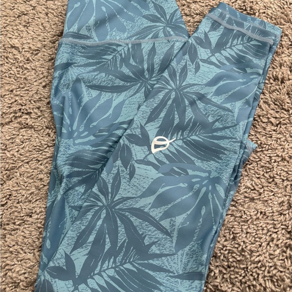 P'tula Tropical Leaf Pattern Leggings - Picture 2 of 3